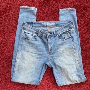 Light Wash American Eagle Jeans Long